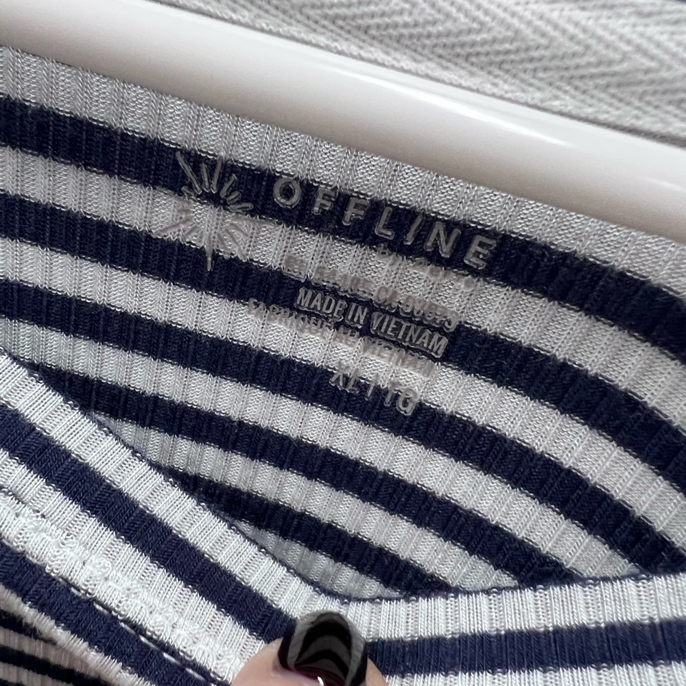 Womens Aerie long sleeved top size XL - Picture 2 of 3